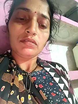 Snapshot of Pooja_shre chatting on 12.20.25 Pooja shre online show from 12.20.25