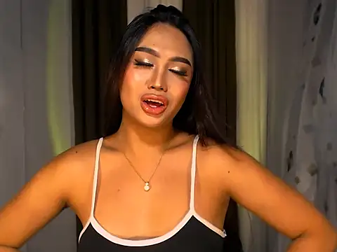 Snapshot of BigBrownCock_Candice chatting on 11.03.25 BigBrownCock Candice online show from 11.03.25