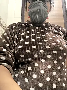 Snapshot of Lovely_Tannu chatting on 12.17.25 Lovely Tannu online show from 12.17.25