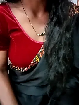 Snapshot of Sravya__ chatting on 10.26.25 Sravya online show from 10.26.25