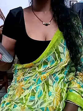 Snapshot of Sravya__ chatting on 11.05.25 Sravya online show from 11.05.25