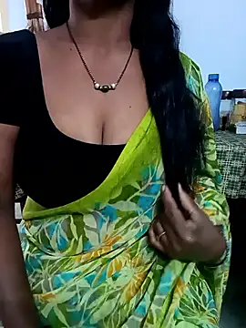 Snapshot of Sravya__ chatting on 11.08.25 Sravya online show from 11.08.25