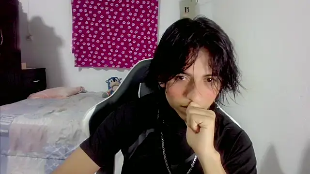 LouisOwOoo online show from 10.19.25