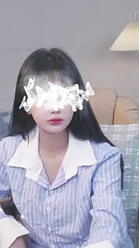 Yiyi cute online show from 10.18.25
