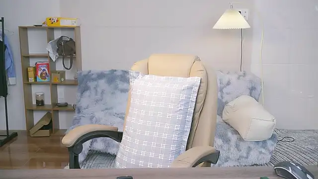 Yiyi cute online show from 10.20.25