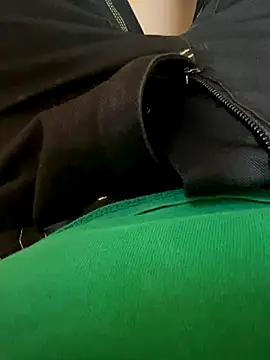 Snapshot of Ing-O2 chatting on 11.17.25 Ing-O2 online show from 11.17.25