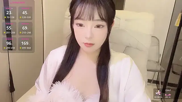 Snapshot of Kinadolly chatting on 11.14.25 Kinadolly online show from 11.14.25