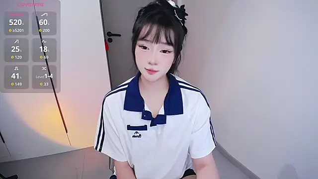 Snapshot of Kinadolly chatting on 11.15.25 Kinadolly online show from 11.15.25