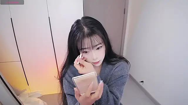 Snapshot of Kinadolly chatting on 11.24.25 Kinadolly online show from 11.24.25