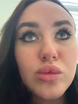 KiraSunshine online show from 12.22.25