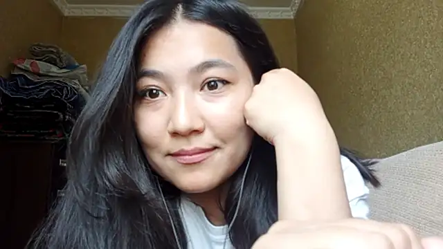 LinneaHyles online show from 10.28.25