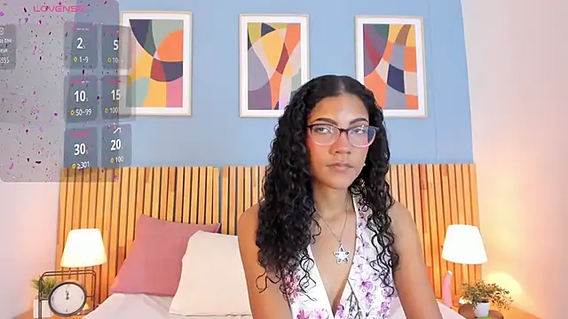 AuroraPinkk online show from 12.16.25