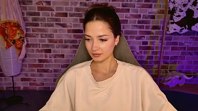 KiraVair online show from 11.25.25