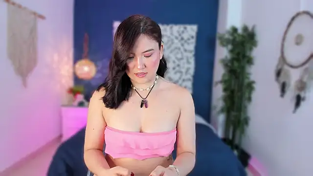 Snapshot of CoralQuinn chatting on 11.17.25 CoralQuinn online show from 11.17.25