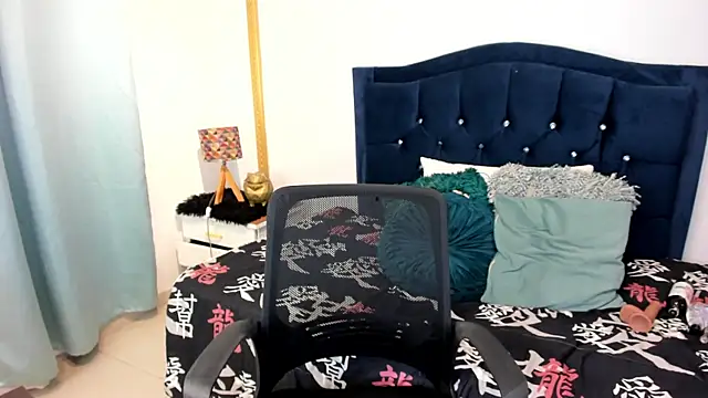 Inaya Khalifa online show from 04.17.26