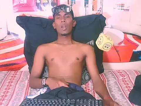 Snapshot of IndianThuggin chatting on 11.15.25 IndianThuggin online show from 11.15.25