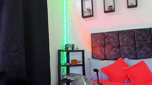 Snapshot of Theo_Noxxx chatting on 10.27.25 Theo Noxxx online show from 10.27.25