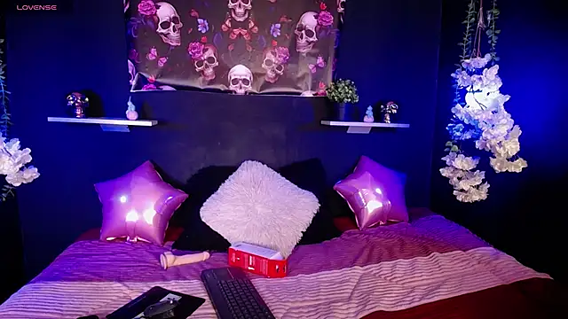 Snapshot of Emma_sweet_hot chatting on 11.21.25 Emma sweet hot online show from 11.21.25