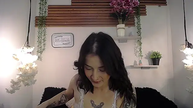 Snapshot of Emma_sweet_hot chatting on 02.20.26 Emma sweet hot online show from 02.20.26