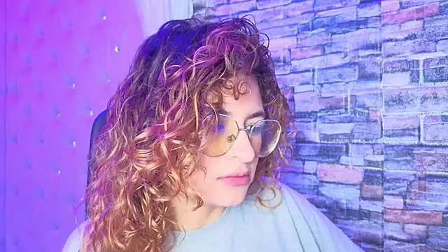 EmiliRouse  online show from 11.06.25