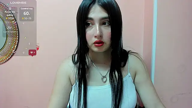 Snapshot of Sweet_sumisive chatting on 11.18.25 Sweet sumisive online show from 11.18.25