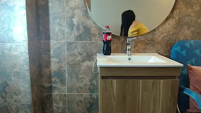 Snapshot of Sweet_sumisive chatting on 11.29.25 Sweet sumisive online show from 11.29.25