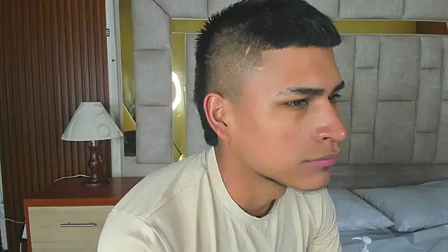 Emiliano Reyes online show from 12.04.25