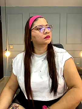 Orianabluee  online show from 10.22.25