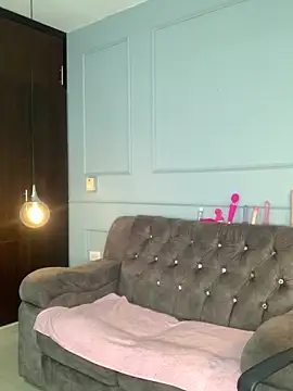 Orianabluee  online show from 11.13.25