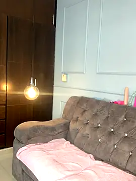 Orianabluee  online show from 11.18.25