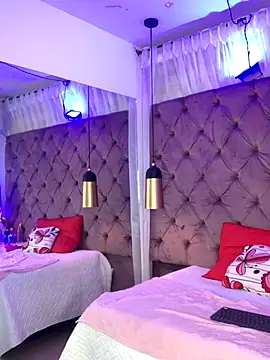 Orianabluee  online show from 12.16.25