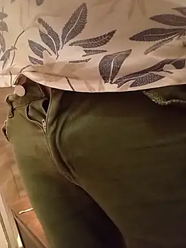 Snapshot of Belgianslut chatting on 12.14.25 Belgianslut online show from 12.14.25