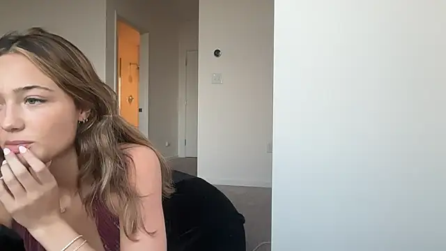 Snapshot of avaowensss chatting on 12.15.25 avaowensss online show from 12.15.25