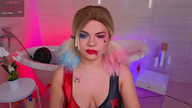 Snapshot of Miss_Delia chatting on 10.31.25 Miss Delia online show from 10.31.25