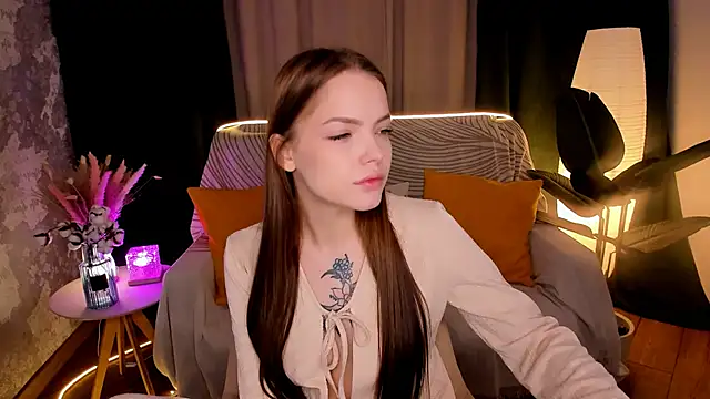 Snapshot of MelissaBell_ chatting on 11.08.25 MelissaBell online show from 11.08.25