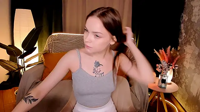 Snapshot of MelissaBell_ chatting on 11.17.25 MelissaBell online show from 11.17.25