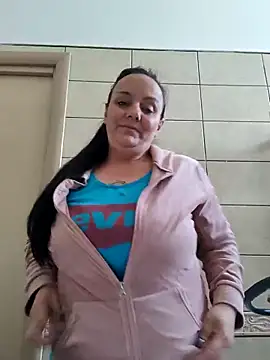 Annalyluky online show from 10.18.25