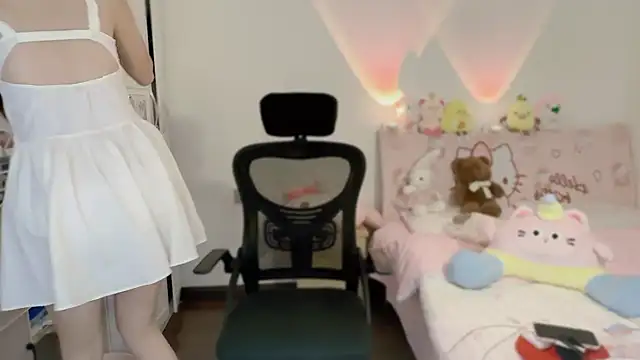 Onecutelittle online show from 11.08.25