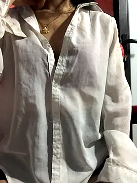 Snapshot of Kylie_beem chatting on 10.27.25 Kylie beem online show from 10.27.25