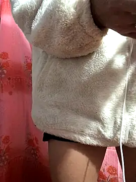 Snapshot of Kylie_beem chatting on 12.15.25 Kylie beem online show from 12.15.25