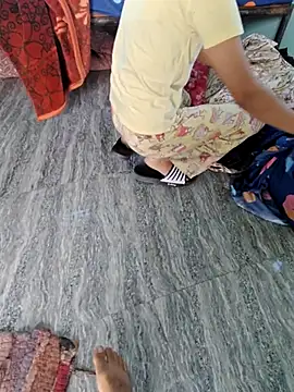 Young Couple   online show from 10.20.25