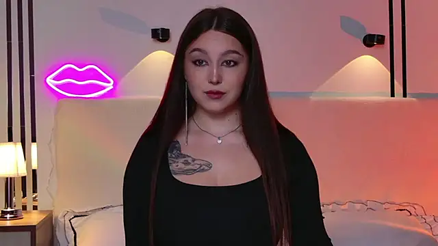 Snapshot of _Tessa_May_ chatting on 11.13.25 Tessa May online show from 11.13.25