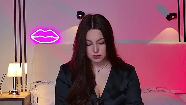 Snapshot of _Tessa_May_ chatting on 11.21.25 Tessa May online show from 11.21.25