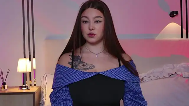 Snapshot of _Tessa_May_ chatting on 12.01.25 Tessa May online show from 12.01.25