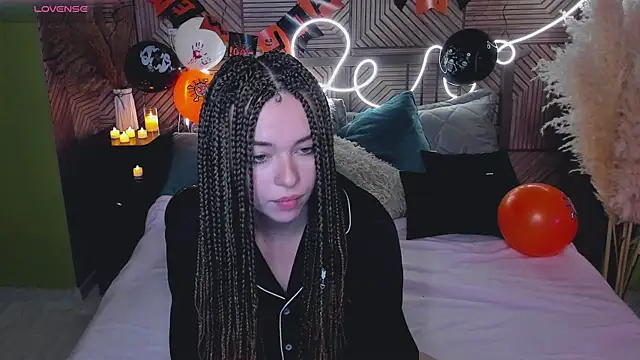  HypeQueen  online show from 10.19.25