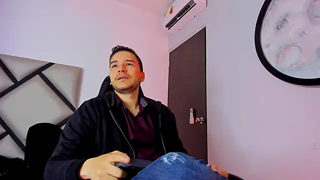 Snapshot of mike_257 chatting on 10.24.25 mike 257 online show from 10.24.25