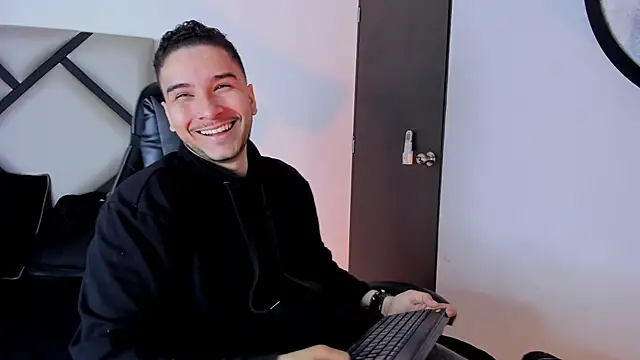 Snapshot of mike_257 chatting on 10.25.25 mike 257 online show from 10.25.25