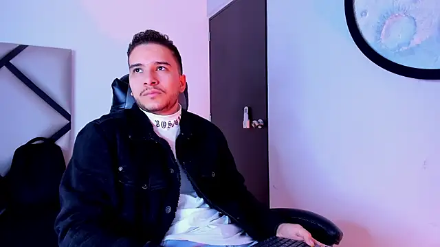 Snapshot of mike_257 chatting on 11.01.25 mike 257 online show from 11.01.25