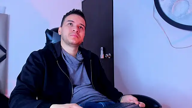 Snapshot of mike_257 chatting on 11.06.25 mike 257 online show from 11.06.25