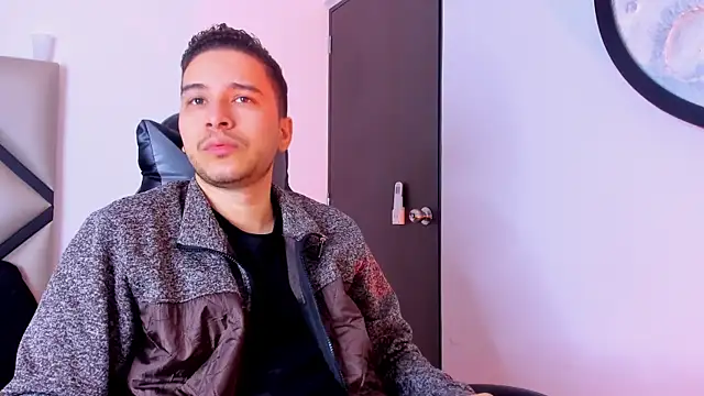 Snapshot of mike_257 chatting on 11.10.25 mike 257 online show from 11.10.25